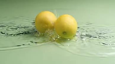 升格柠檬黄柠檬落水新鲜水果柠檬片视频的预览图